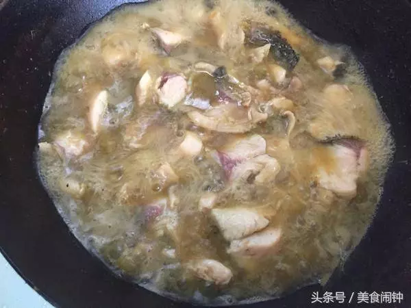 自從吃了媳婦做的這道酸菜魚,一到周末哥們就來蹭飯,攔都攔不住