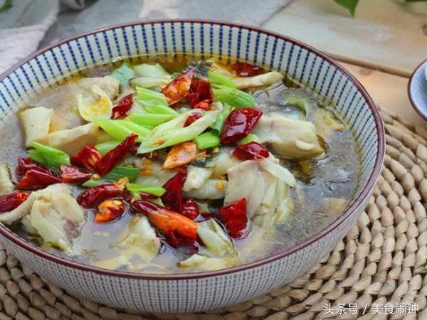 自從吃了媳婦做的這道酸菜魚,一到周末哥們就來蹭飯,攔都攔不住