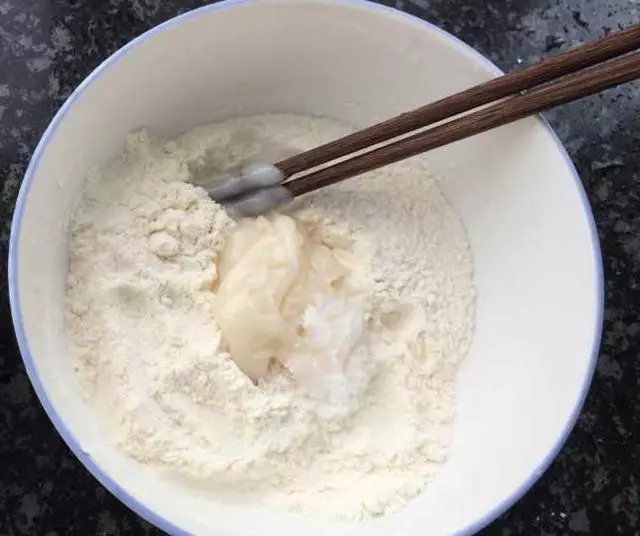 香噴噴的芝麻燒餅,趁熱咬一口,酥的掉一地渣,連吃5個撐著還吃