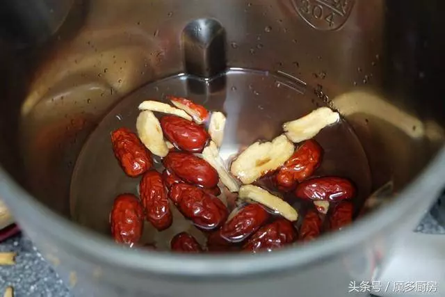 這款早餐飲品特別推薦給女性朋友,補氣血養容顏,適合經常喝!