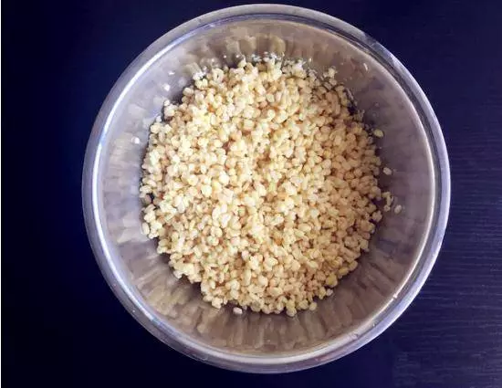 最喜歡奶奶做的傳統綠豆糕,可惜現在會做的人不多了!