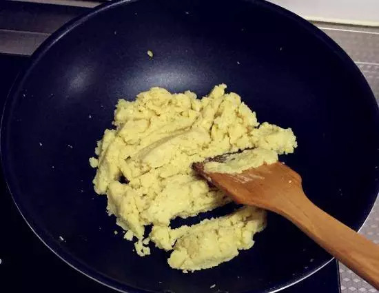 最喜歡奶奶做的傳統綠豆糕,可惜現在會做的人不多了!
