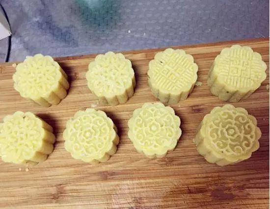 最喜歡奶奶做的傳統綠豆糕,可惜現在會做的人不多了!