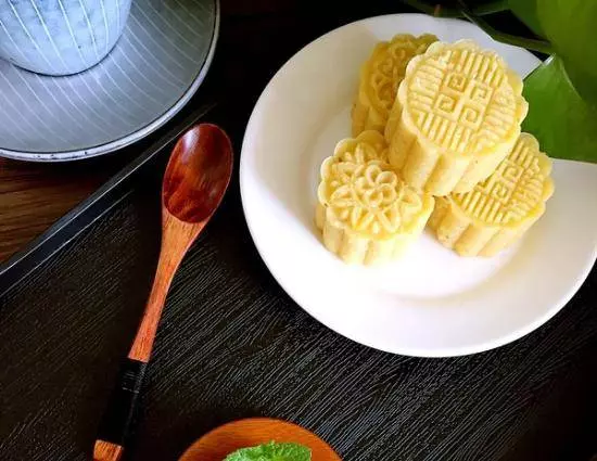 最喜歡奶奶做的傳統綠豆糕,可惜現在會做的人不多了!