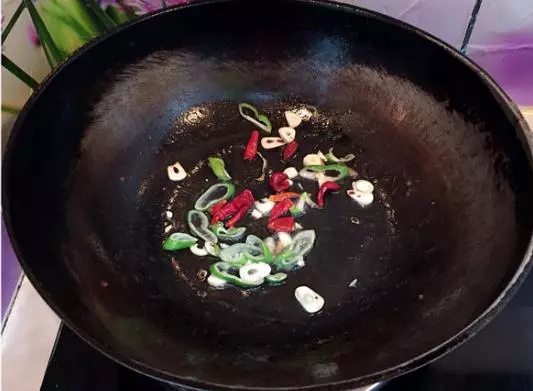 這個季節吃剛剛好,「豆腐木耳燴絲瓜」快回家試試吧 !
