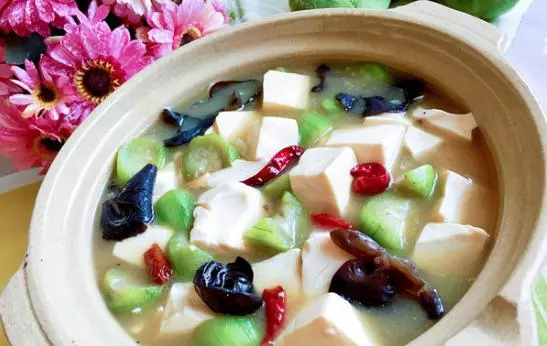 這個季節吃剛剛好,「豆腐木耳燴絲瓜」快回家試試吧 !