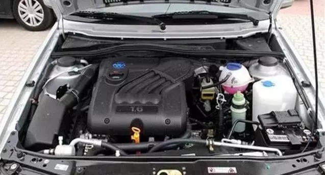 汽車是先熄火還是先關空調?4S店老師傅給出確切答覆,趁發動機還沒壞立刻改正!