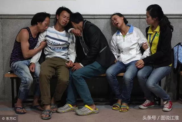 爸媽哭喊著孩子,19個月大不慎落入沙坑死了,最後捐獻了她的器官