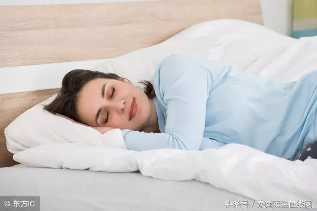 睡前做這3件事,是主動「找病生」,第二個很多人在做