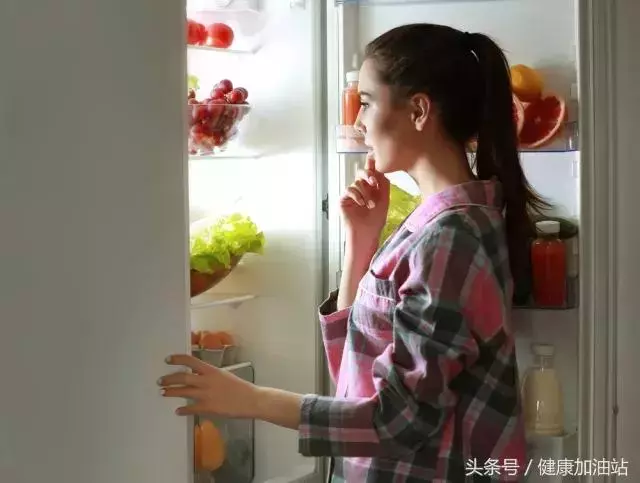 睡前餓了吃還是不吃?按這些方法吃不怕胖