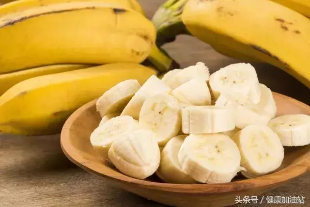 睡前餓了吃還是不吃?按這些方法吃不怕胖