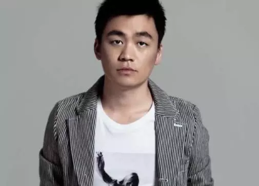 他們意外走紅,阿杜曾是包工頭,她靠一張照片爆紅如今身價500億!