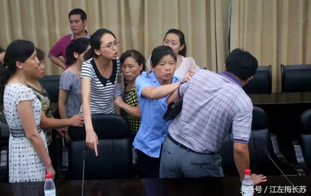 揍小舅子時,無意給了岳母一巴掌,現在在離婚!