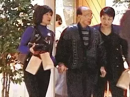 曾經是邵逸夫身邊紅人,現在擁有一個幸福家庭成肥師奶!
