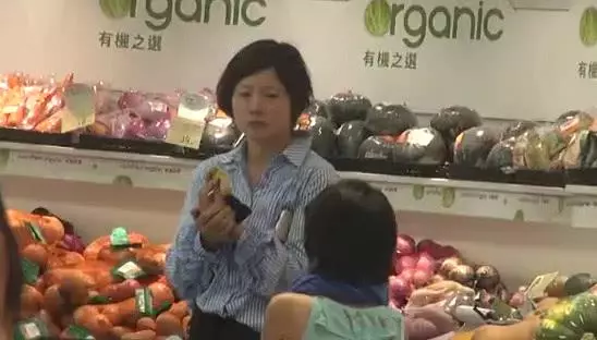 曾經是邵逸夫身邊紅人,現在擁有一個幸福家庭成肥師奶!