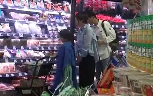 曾經是邵逸夫身邊紅人,現在擁有一個幸福家庭成肥師奶!
