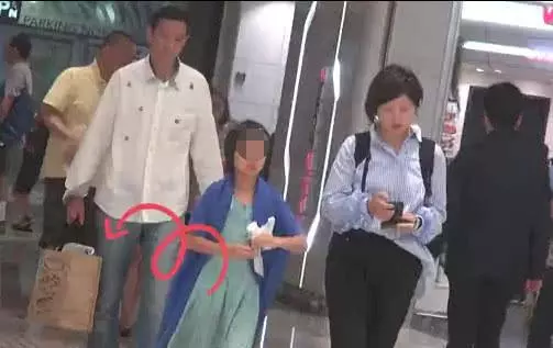 曾經是邵逸夫身邊紅人,現在擁有一個幸福家庭成肥師奶!