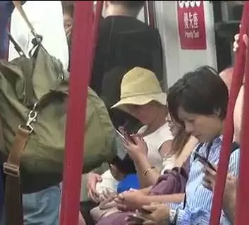 曾經是邵逸夫身邊紅人,現在擁有一個幸福家庭成肥師奶!