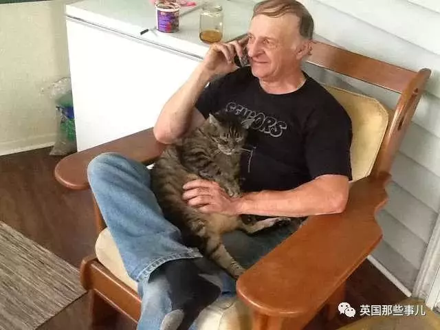 妹子辛辛苦苦救回來的貓,居然被她老爸拐跑了……恩?!