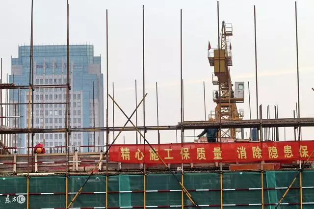 不孝兒媳打罵公婆,打工兒子正巧撞見,兒子做法讓老兩口熱淚盈眶