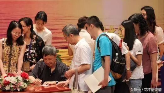 老公在外打工,每月寄回家兩千,回家推開門一看,他感動落淚