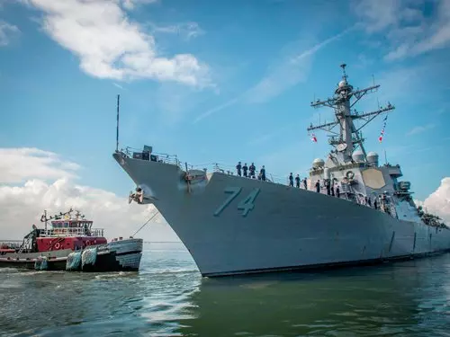 4級颶風逼近美東 百萬人疏散 軍艦轉移避風