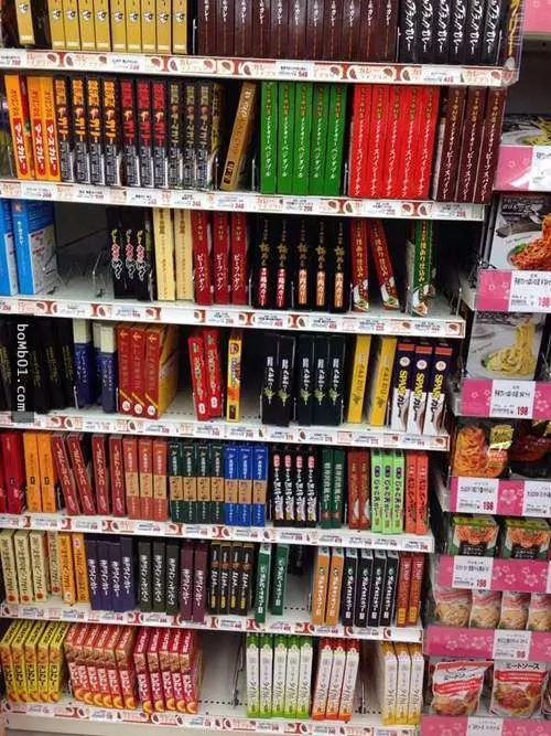 16家心機店員絞盡腦汁吸引大家衝進書店的「超故意陳列方式」!