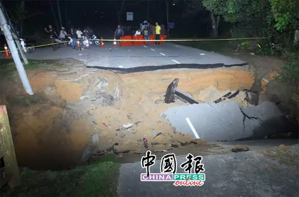 吉州西嶺橋塌 摩哆墜河 2騎士斃命