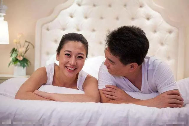 婚後3年才孕我給母親報喜,聽到電話里母親的一番話,我如墜冰窟