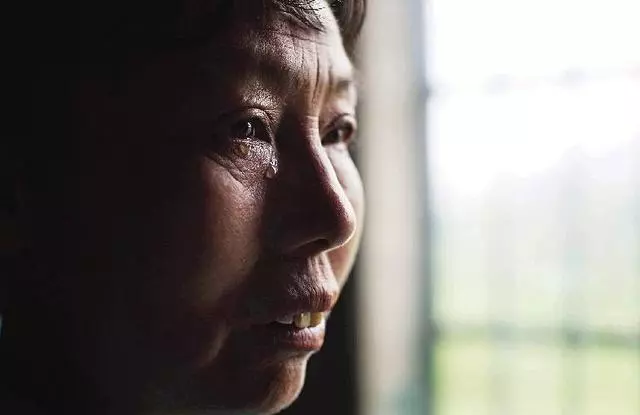 婆婆去世後,公公從老家來給我過生日,吃飯時我發現了公公的秘密