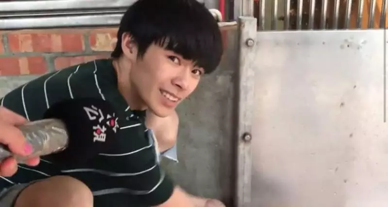 結賬收到濕透紙鈔·年輕店員惦記在心·下班後助婦人救災(內附視頻)
