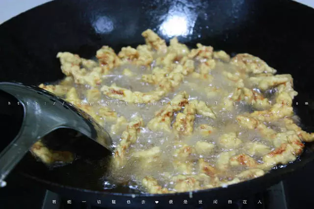 做酥肉不能加一調料,否則味道全走歪,怎樣酥香不硬,竅門一一說