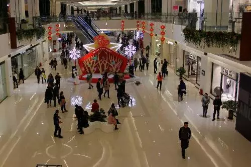 離婚妻子不要孩子只要房子,5年後商場遇前妻,孩子說一話我笑了