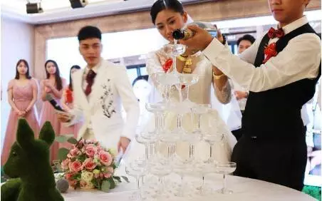 哥哥孩子過生日,我送1000,下樓時聽到一話後,我又加了60萬!
