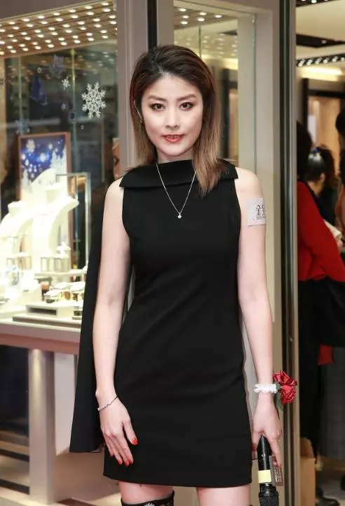 陳慧琳保養的也忒好,薄紗蛋糕裙,神似小仙女!