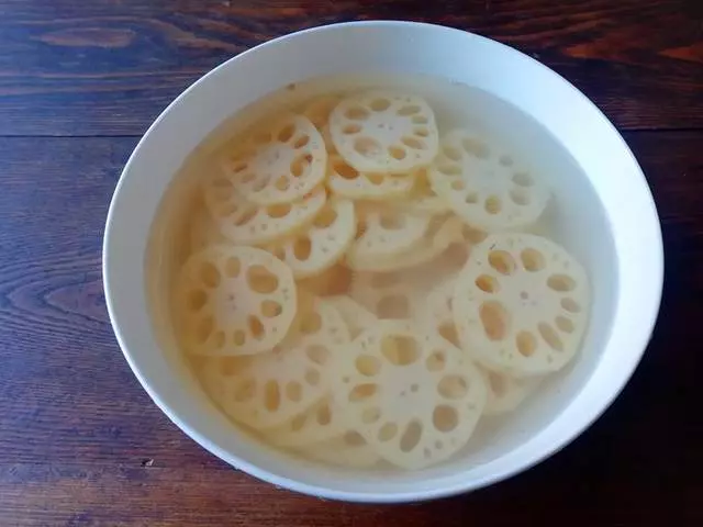 蓮藕最下飯的做法,口感脆嫩,味道香辣,吃著過癮