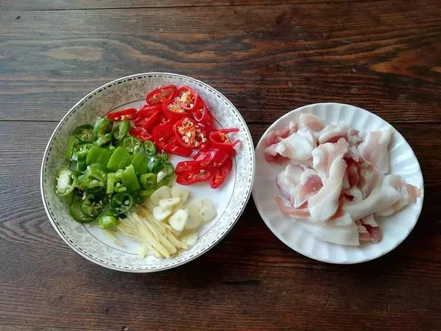蓮藕最下飯的做法,口感脆嫩,味道香辣,吃著過癮