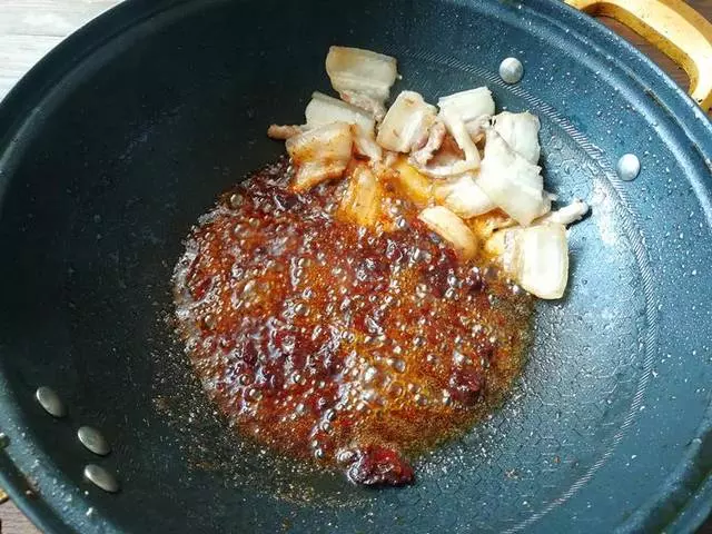 蓮藕最下飯的做法,口感脆嫩,味道香辣,吃著過癮