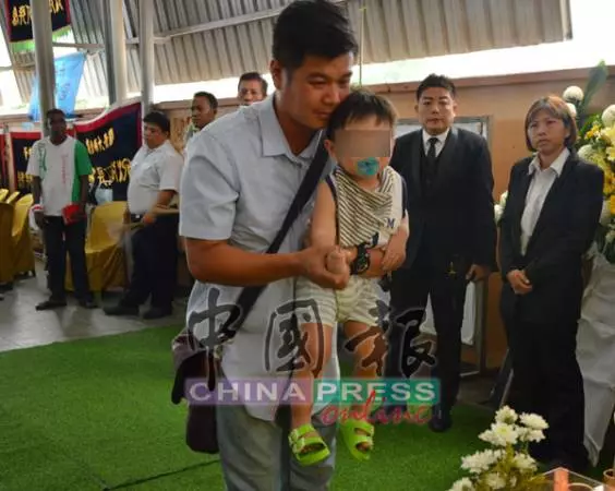 剖腹取女嬰 黃泉路上母女相伴 | 中國報 China Press