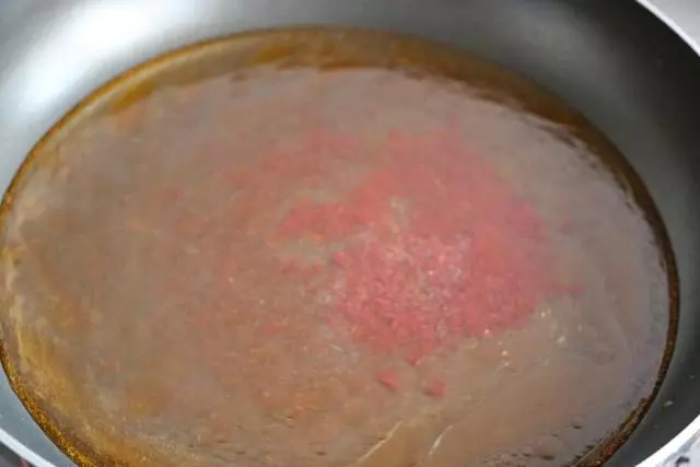 一道鮑菇肉盒,杏鮑菇肉質肥厚,口感超級好非常鮮嫩,味道清香營養豐富。葷與素的完美搭配