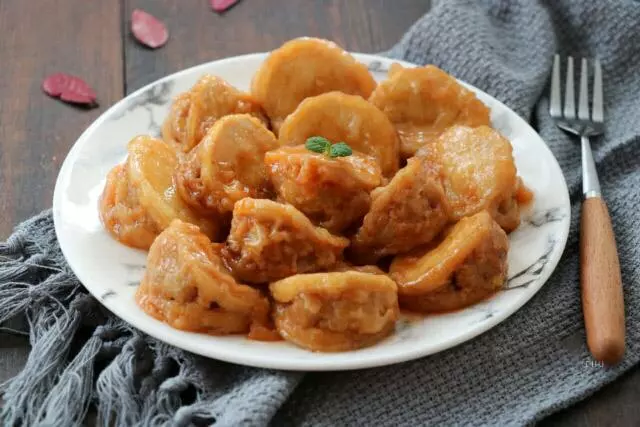 一道鮑菇肉盒,杏鮑菇肉質肥厚,口感超級好非常鮮嫩,味道清香營養豐富。葷與素的完美搭配