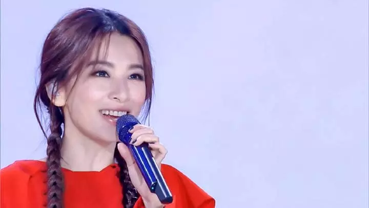 Hebe近照臉超僵硬!撞臉陳美鳳!