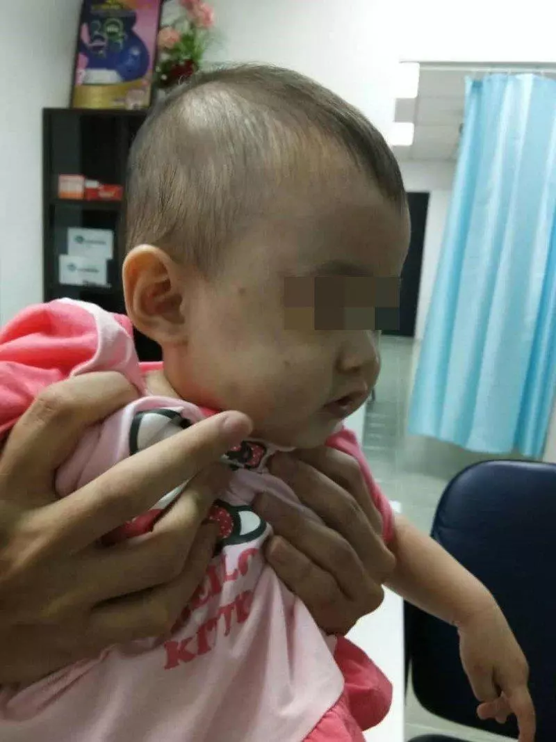 保姆疑虐嬰被警傳召! 兒子:母親問心無愧 ! 因為其母親的生意好,引起同行眼紅,設下此陷阱害她。