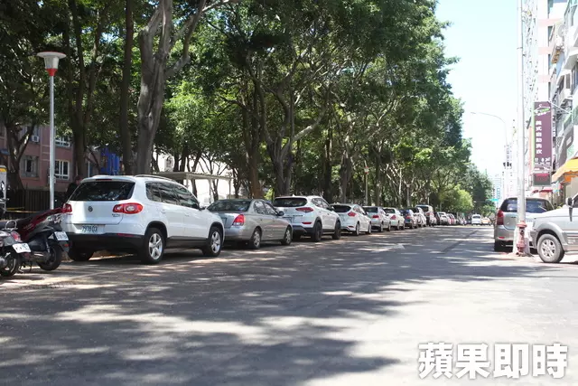家長當心!男童突衝出馬路 遭車撞飛昏厥