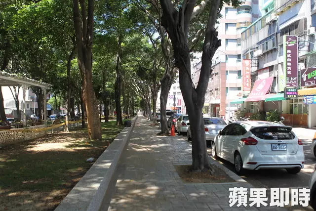 家長當心!男童突衝出馬路 遭車撞飛昏厥