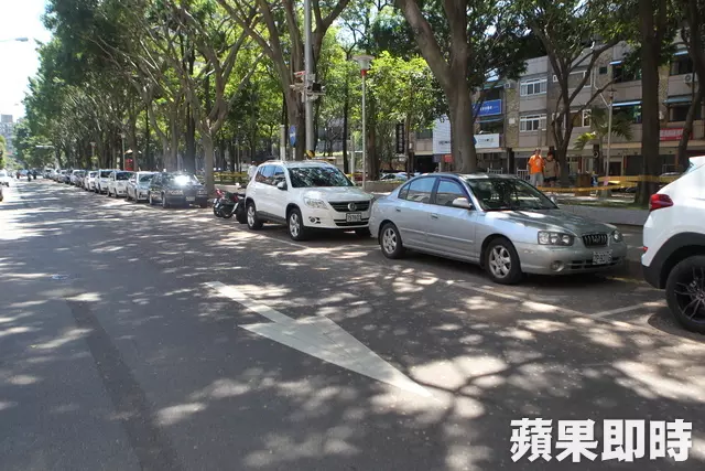 家長當心!男童突衝出馬路 遭車撞飛昏厥