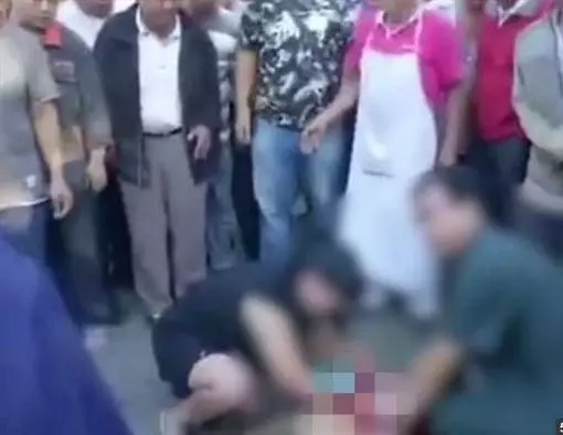 逛菜市場遇搶劫!孝子護母擋刀慘死