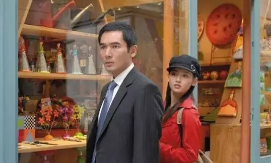 55歲方中信,曾為前任暴瘦40斤,今娶最醜港姐,女兒長相一言難盡!