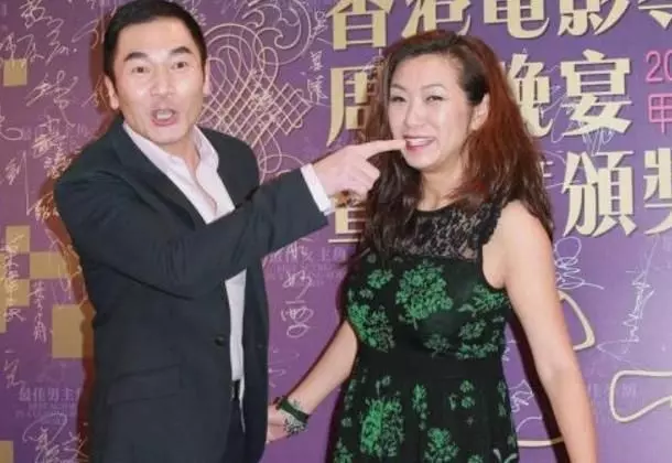 55歲方中信,曾為前任暴瘦40斤,今娶最醜港姐,女兒長相一言難盡!