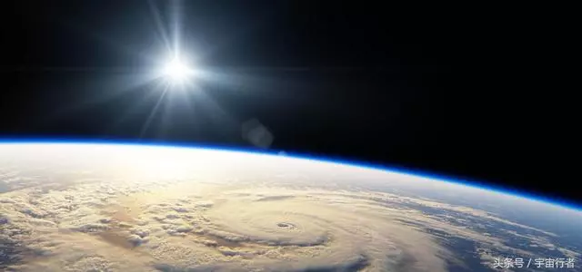 空氣壓力極大,為什麼人類和生物沒被壓扁?科學家這樣解釋